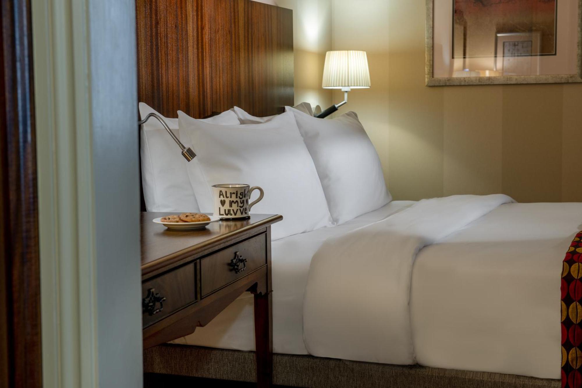Aztec Hotel And Spa อัลมอนด์สเบอรี ภายนอก รูปภาพ