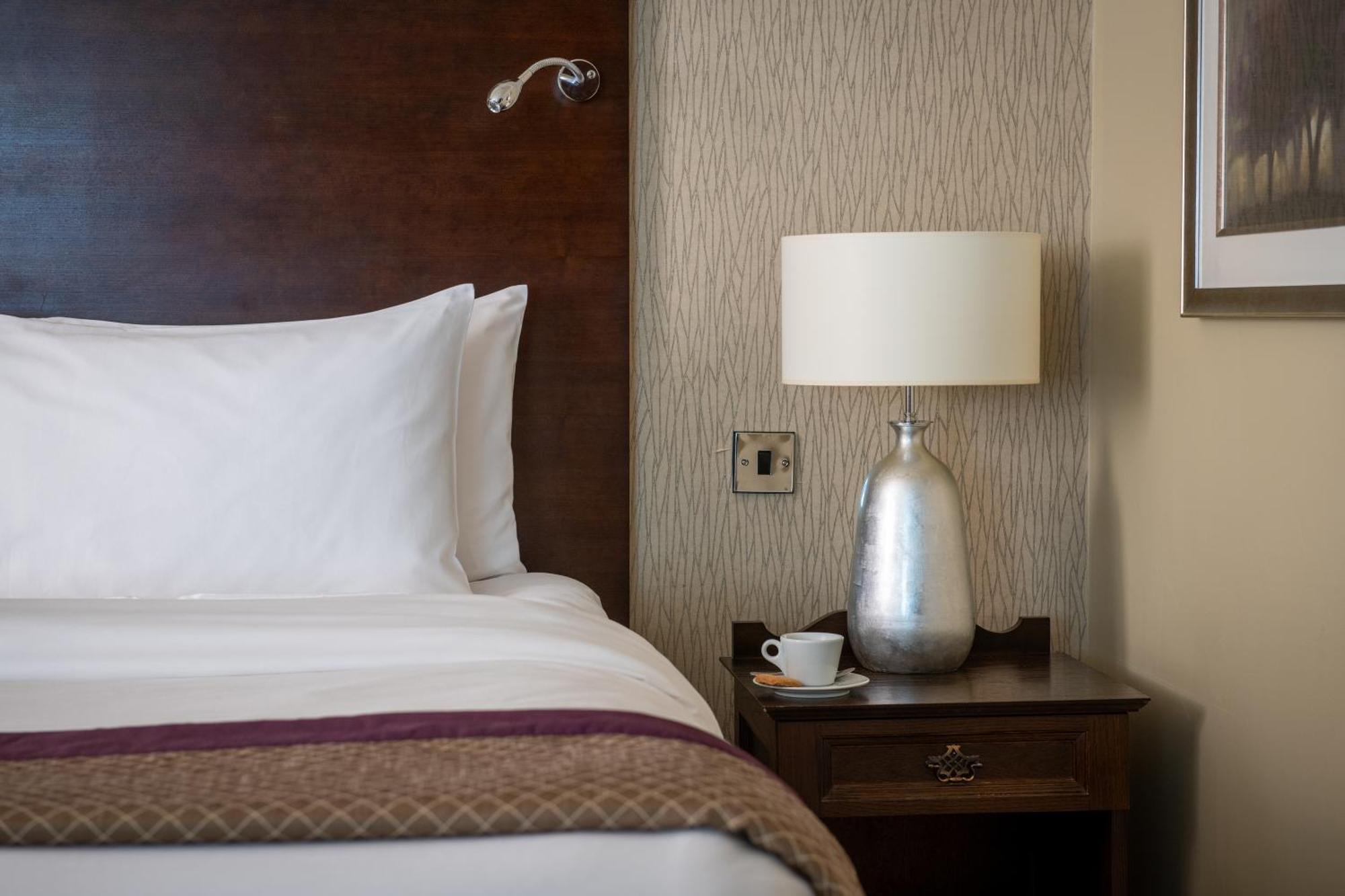 Aztec Hotel And Spa อัลมอนด์สเบอรี ภายนอก รูปภาพ